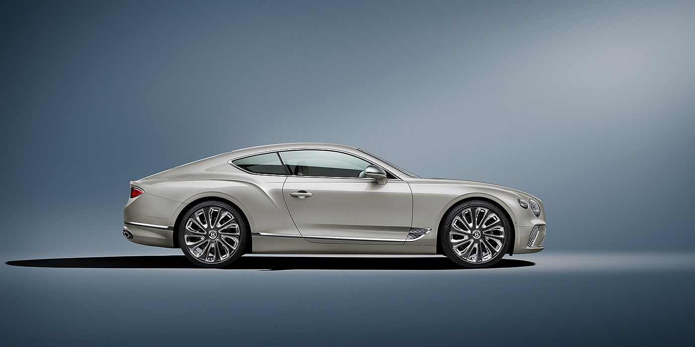 Bentley Hatfield Bentley Continental GT Mulliner coupe in White Sand paint front 34